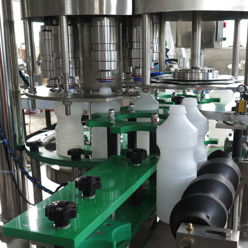 2000BPH 1.5L Automatic Capping Machine With Cap Sorting stainless steel bottle capping machine